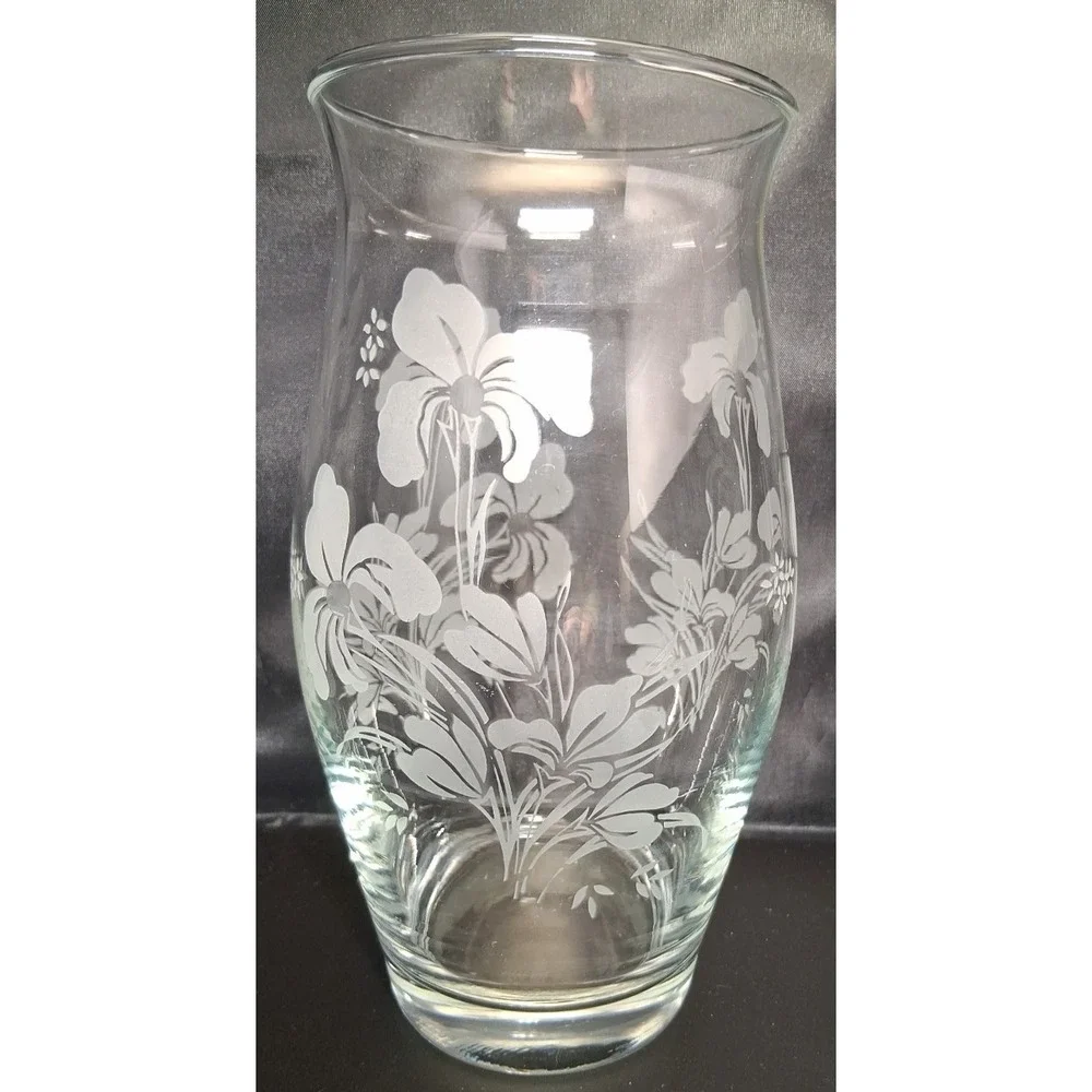 Vintage Vase Turkish Daisy's Pasabahce Hand Blown Etched Glass 7 7/8
